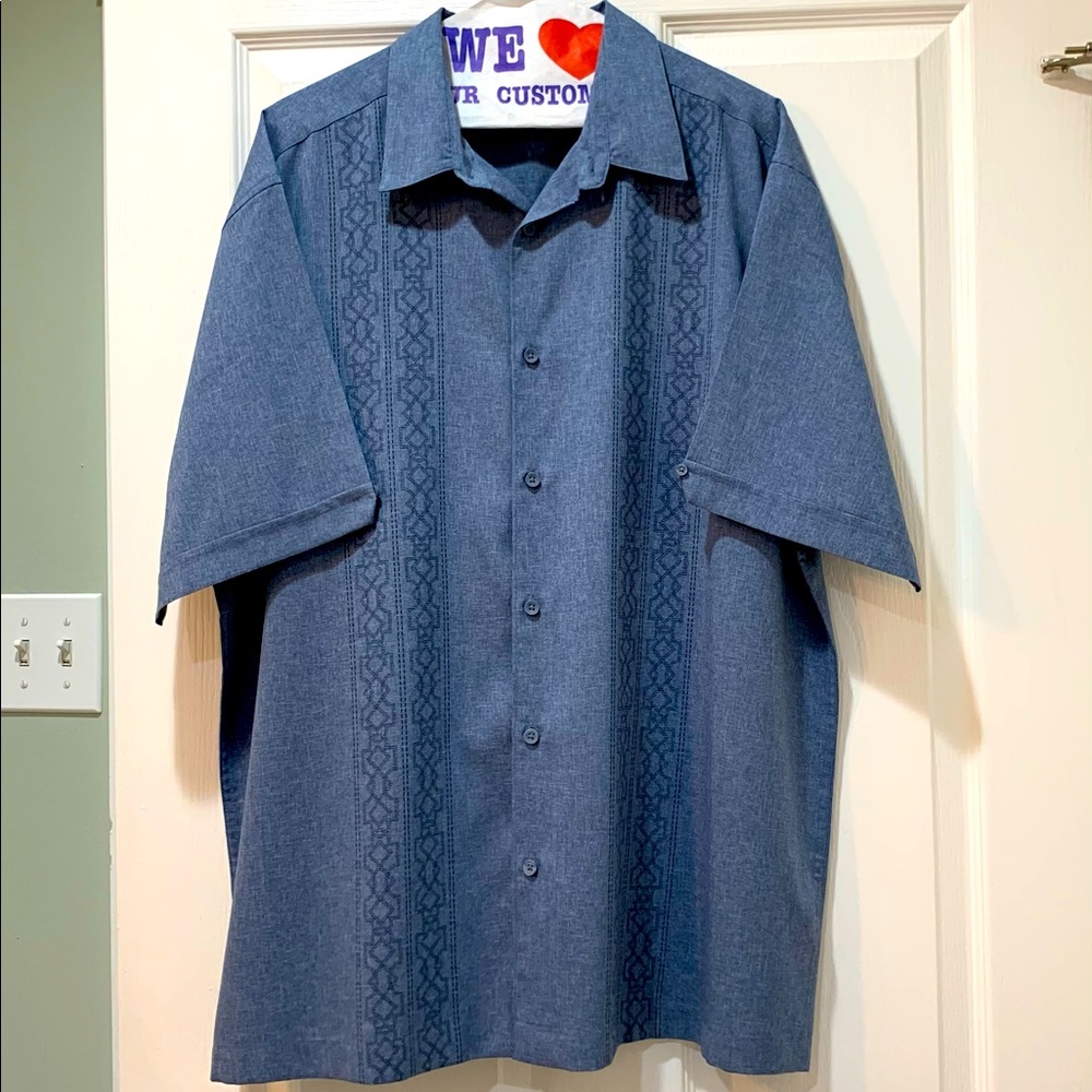 Men’s size XL Cafe Luna blue chambray colored button down shirt